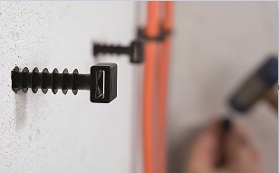 LOK do prowadzenia kabli na ścianach: może być stosowany zarówno wewnątrz jak i na zewnątrz.
