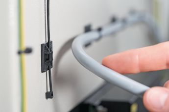 FAQ: Mocowanie kabli i przewodów bez wiercenia i przykręcania?