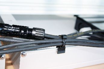 Klips do kabli do mocowania w instalacjach fotowoltaicznych