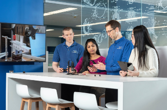 Obraz przedstawiający ludzi o różnym pochodzeniu kulturowym