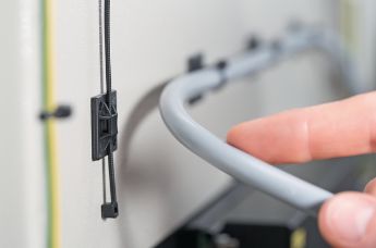 Cokół samoprzylepny Q-Mount – dla większej wydajności poprzez oszczędność czasu