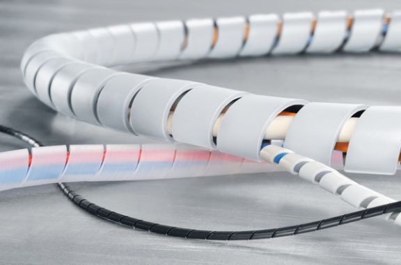 Biały wąż spiralny do standardowych zastosowań elektrycznych oraz do budowy rozdzielnic i instalacji przemysłowych