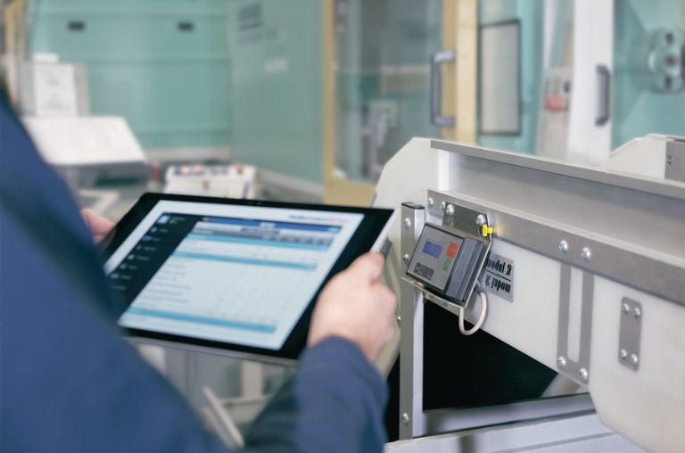 Automatyczna identyfikacja obiektów i zbieranie danych