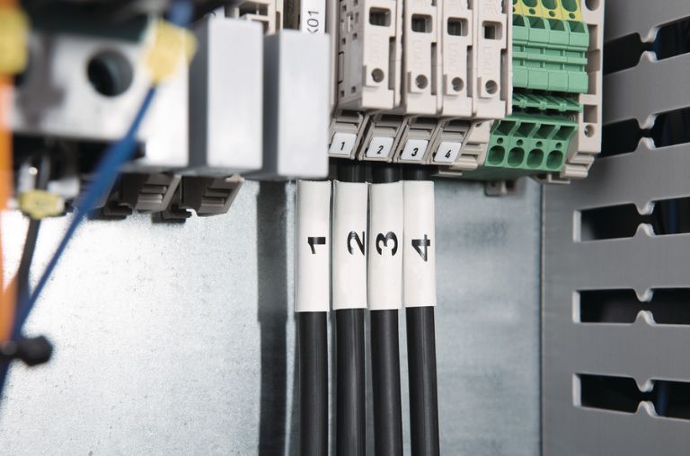 Etykiety termokurczliwe do zastosowań wojskowych i elektronicznych
