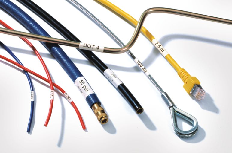 HellermannTyton oferuje szeroką gamę etykiet, które spełniają większość wymagań stawianych przez rynek przemysłowy. Posiadamy w swojej ofercie m.in.:
