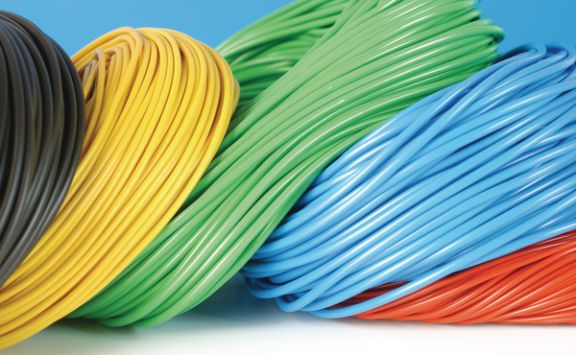 Koszulki izolacyjne PVC są dostępne w szerokiej gamie kolorów - czerwone, żółte, niebieskie, zielone