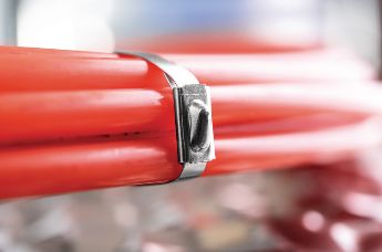 Metalowe opaski kablowe serii MBT gwarantują dodatkowe bezpieczeństwo, wysoką wytrzymałość na rozciąganie i odporność ogniową.