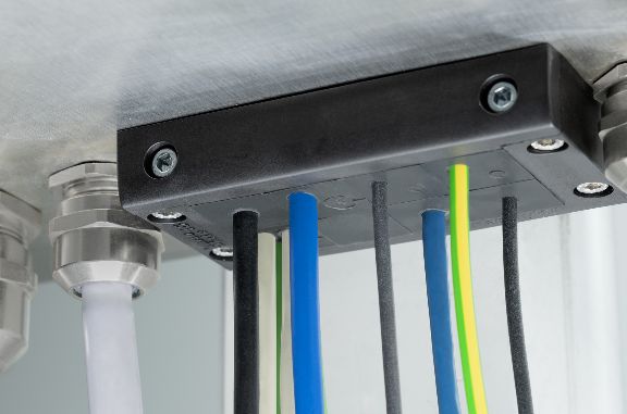System przepustów kablowych VarioPlate z zaślepką umożliwiającą prowadzenie prac serwisowych i wymianę