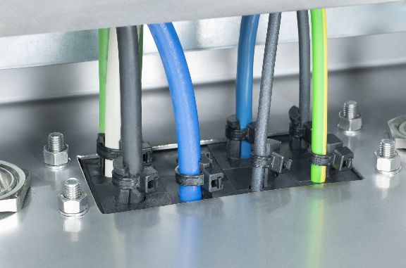 System przepustów kablowych VarioPlate jest zgodny z klasą wodoszczelności IP65 i IP66