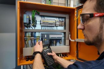 Wydajność i precyzja. Poznaj możliwości HLP0612